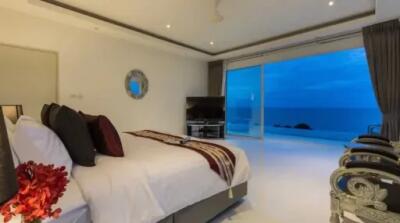 "Seaside Splendor: Luxurious 4-Bedroom Villa with Panoramic Views and Infinity Pool in Chaweng Beach"