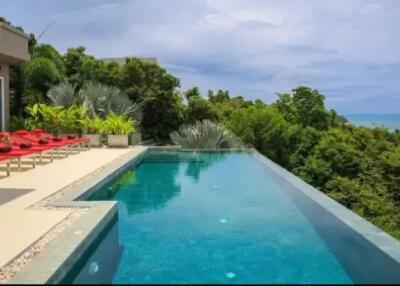 "Seaside Splendor: Luxurious 4-Bedroom Villa with Panoramic Views and Infinity Pool in Chaweng Beach"