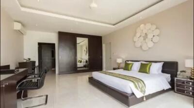 "Seaside Splendor: Luxurious 4-Bedroom Villa with Panoramic Views and Infinity Pool in Chaweng Beach"