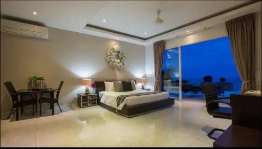 "Seaside Splendor: Luxurious 4-Bedroom Villa with Panoramic Views and Infinity Pool in Chaweng Beach"