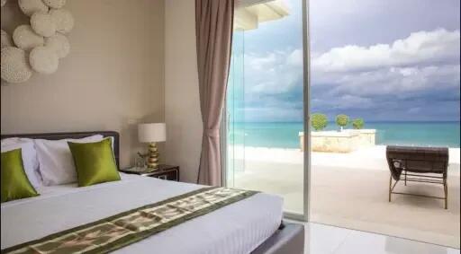 "Seaside Splendor: Luxurious 4-Bedroom Villa with Panoramic Views and Infinity Pool in Chaweng Beach"