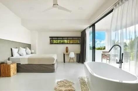 3-Bedroom Panoramic Seaview Villa at Chaweng noi