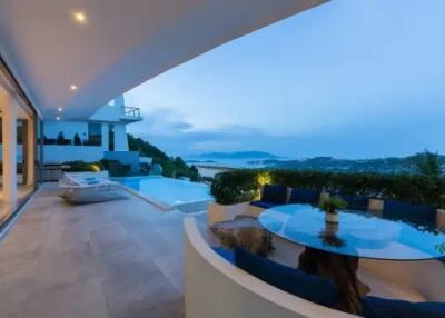 "5-Bedroom Oceanfront Opulence: Luxurious Villa Living in Koh Samui