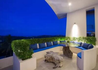 "5-Bedroom Oceanfront Opulence: Luxurious Villa Living in Koh Samui