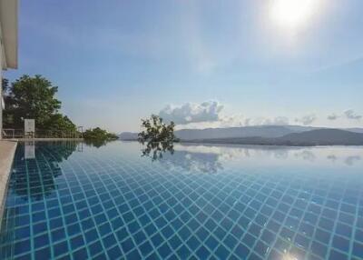 3-Bedroom Apartment Sea View Q 1 at Bangrak Samui