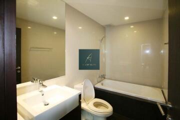 Modern Bathroom with Mirror and Bathtub