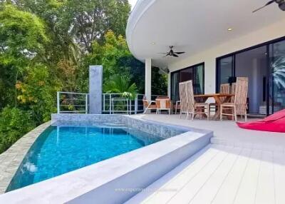 "Balinese Bliss: 2-Bedroom Villa with Breathtaking Views in Lamai"