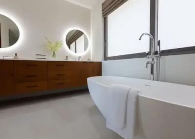 4 Bedrooms Urgent Sale: Exquisite Freehold Luxury Villa in Choeng Mon, Koh Samui " Free hold"