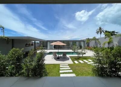 "Elegant 18-Bedroom Villa Retreat with Stunning Sea Views in Koh Samui" 