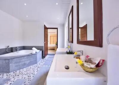 2 Bedrooms Villa in Lipanoi Koh Samui " Free hold"