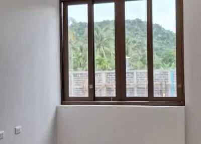 "Luxurious 3-Bedroom Villa with Private Infinity Pool in Maenam, Koh Samui" " Free hold"