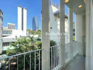 A view of the balcony with cityscape