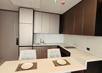 Modern kitchen with dining area