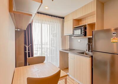 Modern kitchen with dining area