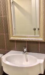 Bathroom sink and mirror