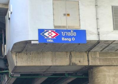 Bang O building signage