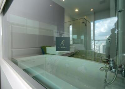 Modern bathroom with city view