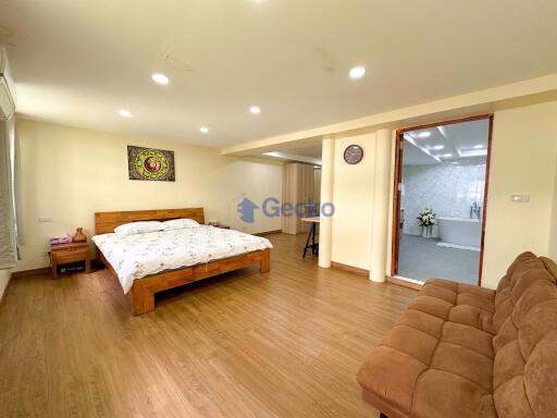 3 Bedrooms House in VN Residence 2 Pratumnak H011908