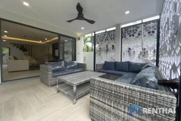 Luxury stylish pool villa in the heart of Jomtien