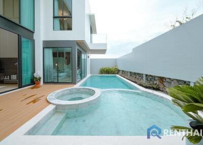 Luxury 5-Bedrooms Fully Furnished House in Pattaya