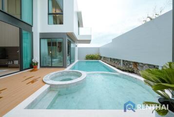 Luxury 5-Bedrooms Fully Furnished House in Pattaya