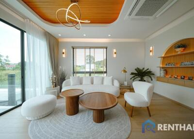 Luxury 5-Bedrooms Fully Furnished House in Pattaya