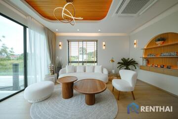 Luxury 5-Bedrooms Fully Furnished House in Pattaya