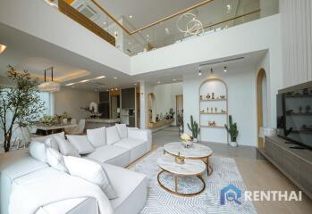 Luxury 5-Bedrooms Fully Furnished House in Pattaya