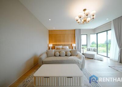 Luxury 5-Bedrooms Fully Furnished House in Pattaya