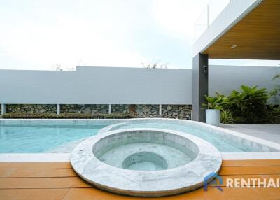 Luxury 5-Bedrooms Fully Furnished House in Pattaya