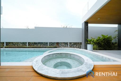 Luxury 5-Bedrooms Fully Furnished House in Pattaya