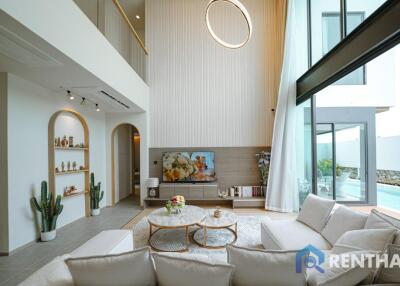 Luxury 5-Bedrooms Fully Furnished House in Pattaya