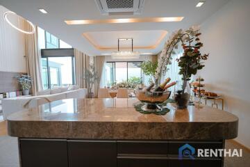 Luxury 5-Bedrooms Fully Furnished House in Pattaya