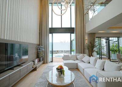 Luxury 5-Bedrooms Fully Furnished House in Pattaya