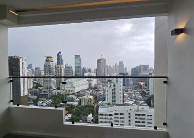 Renovated Large Penthouse Sukhumvit 33 Sale