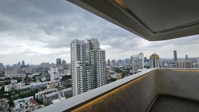 Renovated Large Penthouse Sukhumvit 33 Sale