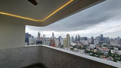 Renovated Large Penthouse Sukhumvit 33 Sale