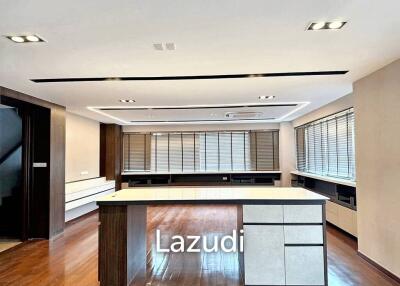 4 Bedroom 3 Bathroom 374 SQ.M Ploenchit Terrace