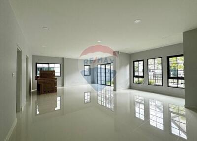 "Modern Elegance: Spacious Home in Bang Na for Sale"