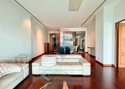 "Luxurious 2-Bed with PRIVATE SWIMIMG POOL in Sukhumvit 39