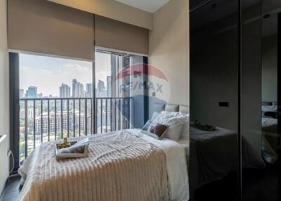 For Sale with Tenant 2-Bedroom Corner Unit at Park Origin Thonglor