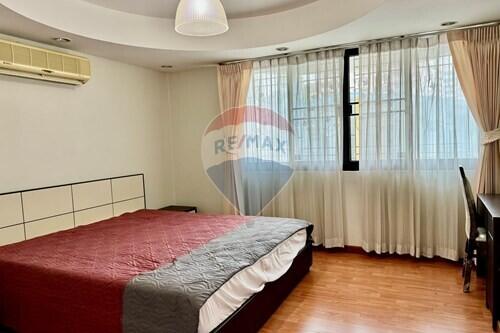 "Spacious 3BR Condo in Central Bangkok for Rent"