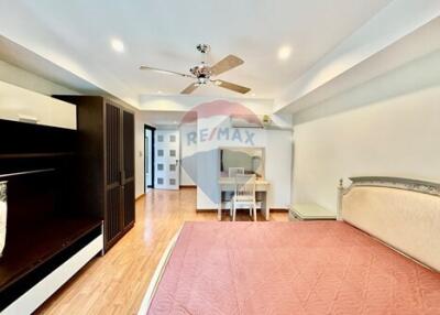 "Spacious 3BR Condo in Central Bangkok for Rent"