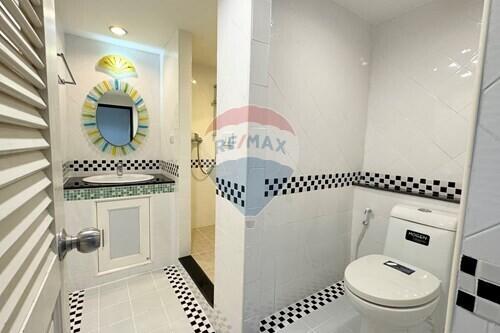 "Spacious 3BR Condo in Central Bangkok for Rent"