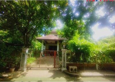 696 Sqm., 4 Beds Townhouse listed for ฿ 7,500,000.