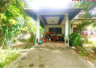 696 Sqm., 4 Beds Townhouse listed for ฿ 7,500,000.