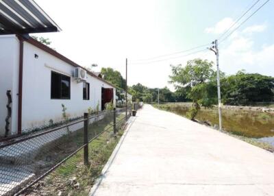 3 Bedroom bungalow with 1 bedroom Rice Barn