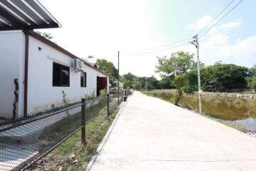 3 Bedroom bungalow with 1 bedroom Rice Barn