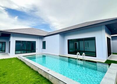 Modern 3-bedroom Poolvilla in Huay Yai