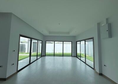 Modern 3-bedroom Poolvilla in Huay Yai